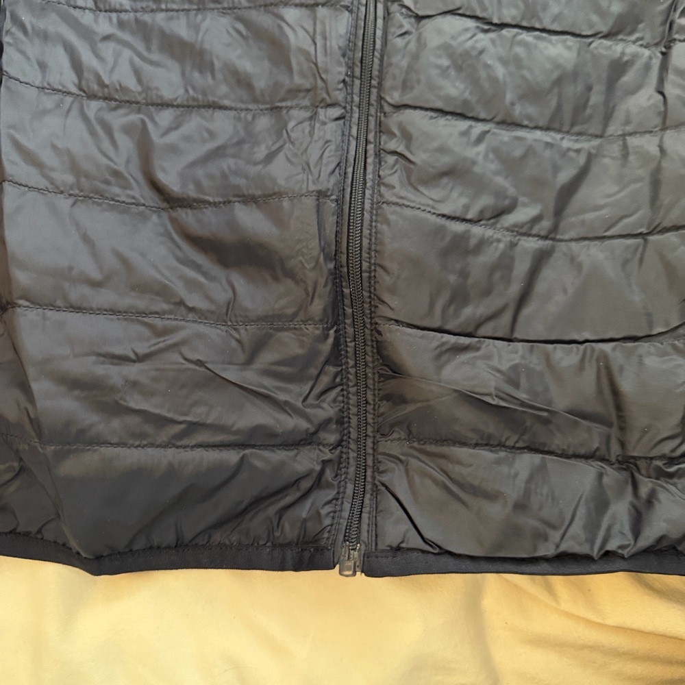 Black Puffer Lightweight Puffer Vest size Small NWOT - Picture 6 of 6